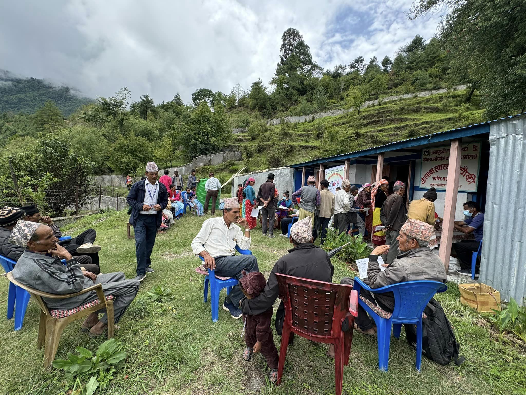 कैलाशमा सञ्चालन भएको शिविरमा १ सय ९ जनाले सेवा लिए, ४८ जनाको खकारको नमुना संकलन